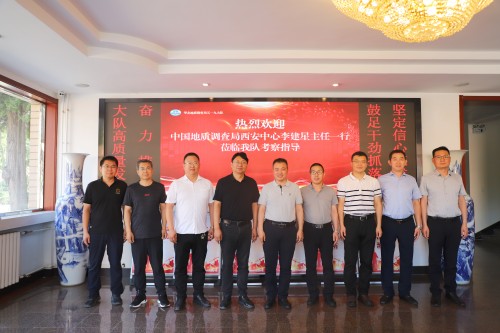 樓下合影_副本.jpg